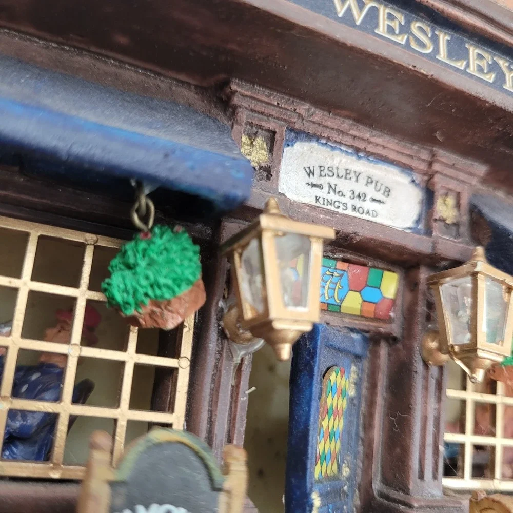 Lemax Wesley Pub Caddington Village Christmas House Battery Lighted Building